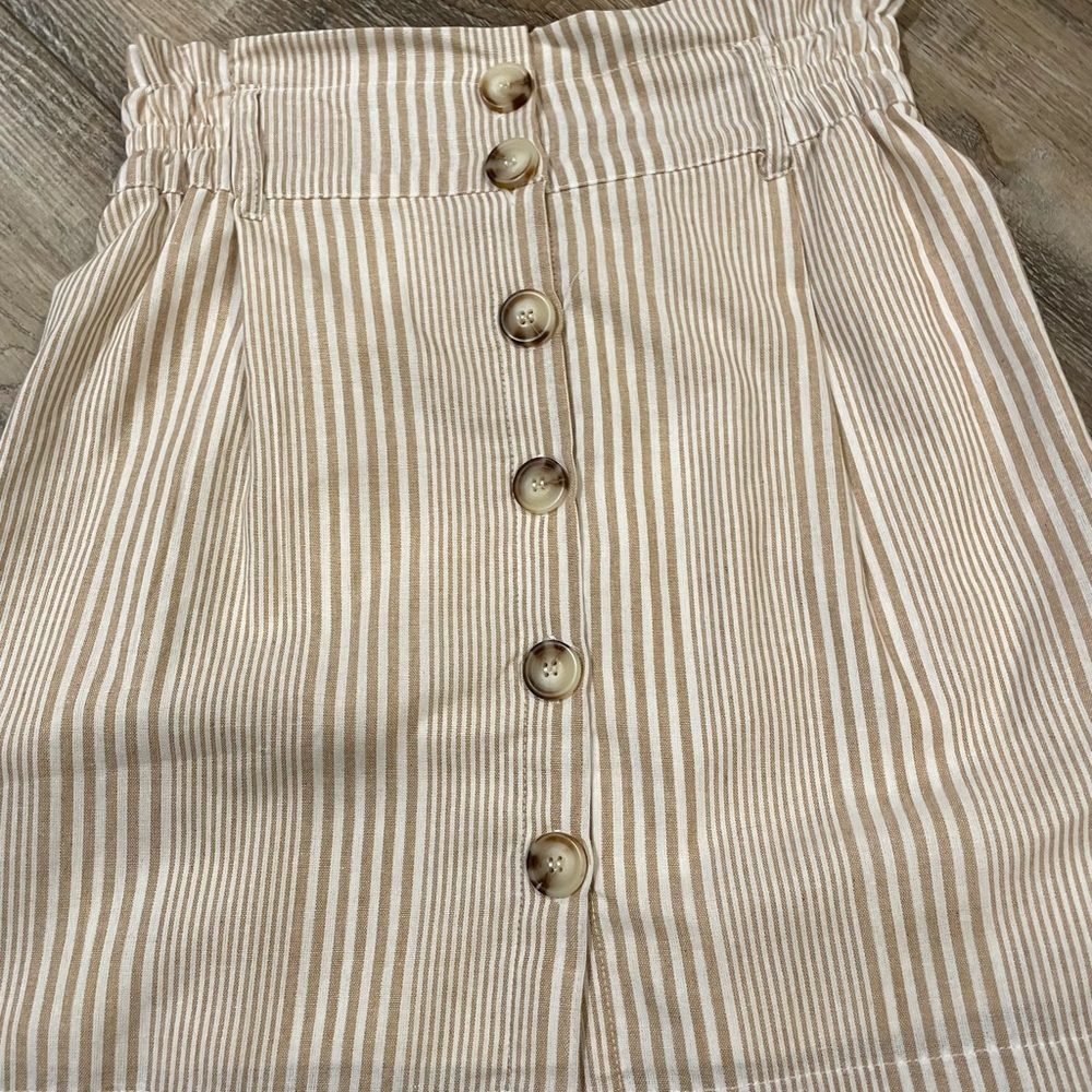 BEIGE BUTTON DOWN SKIRT